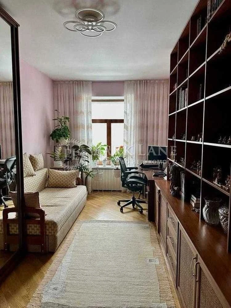 Продам квартиру 2к 73м2 ремонт Сталінка з ліфтом Газ Тихий П