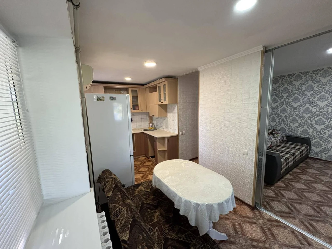 2-room apartment with autonomous gas heating, left bank