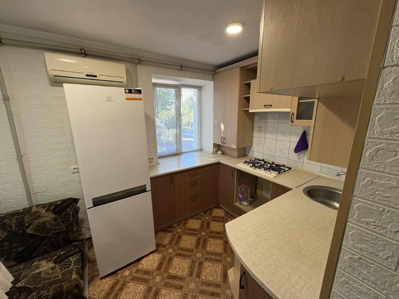 2-room apartment with autonomous gas heating, left bank