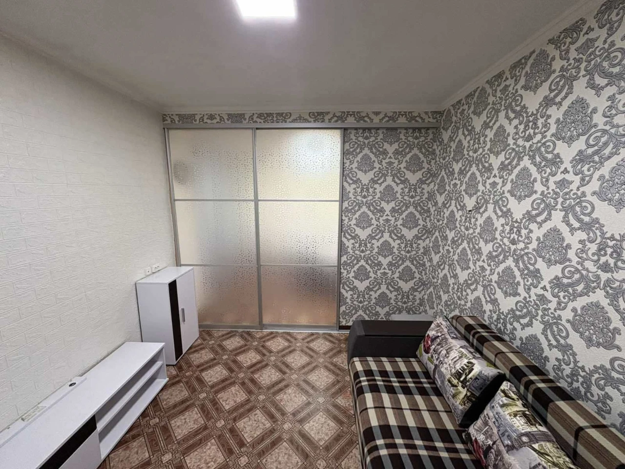 2-room apartment with autonomous gas heating, left bank