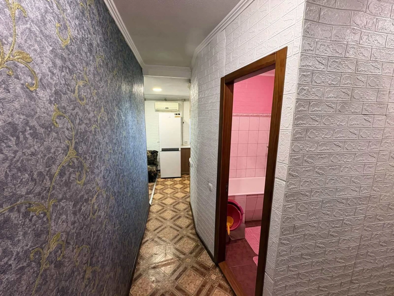 2-room apartment with autonomous gas heating, left bank