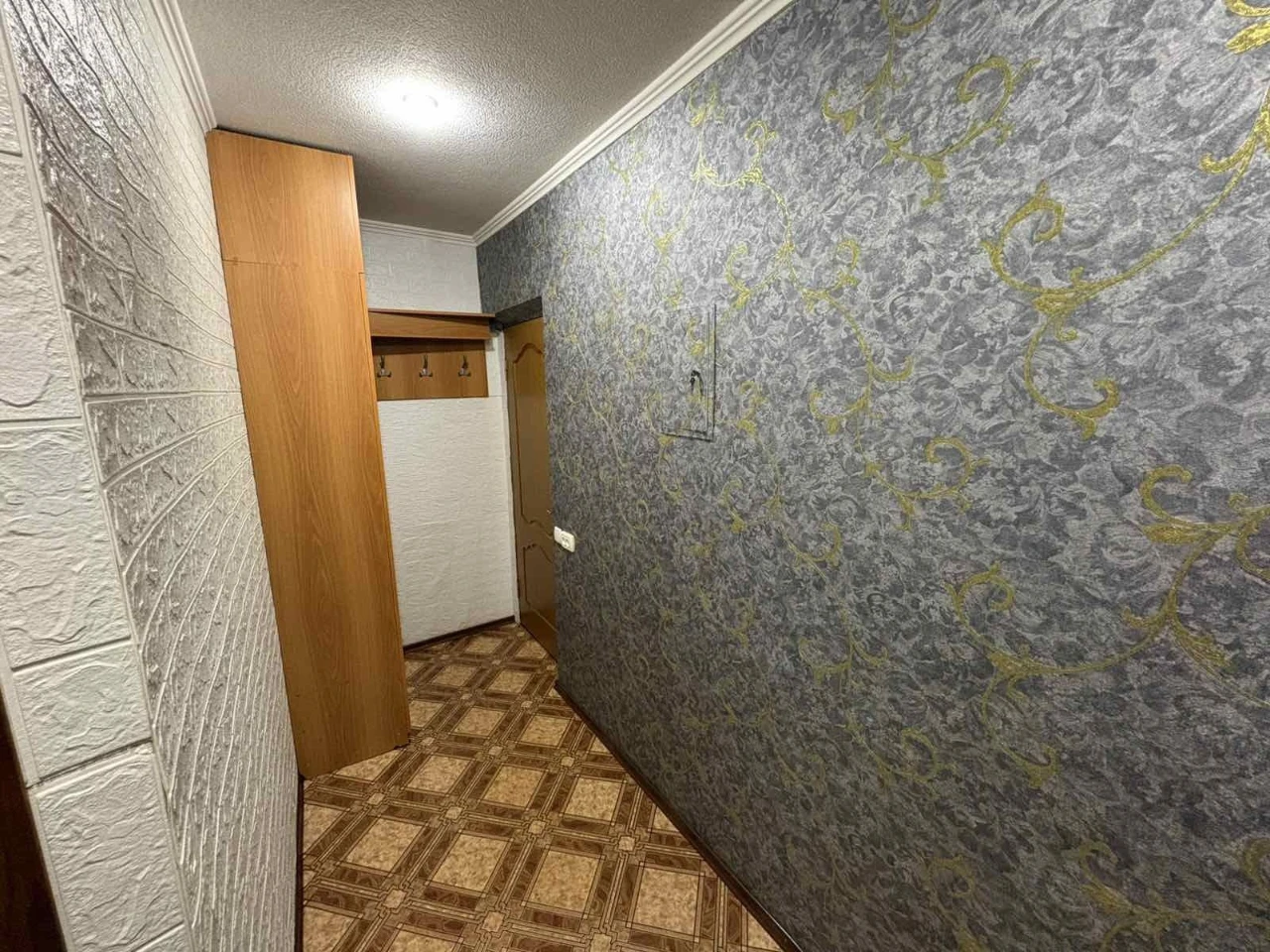 2-room apartment with autonomous gas heating, left bank
