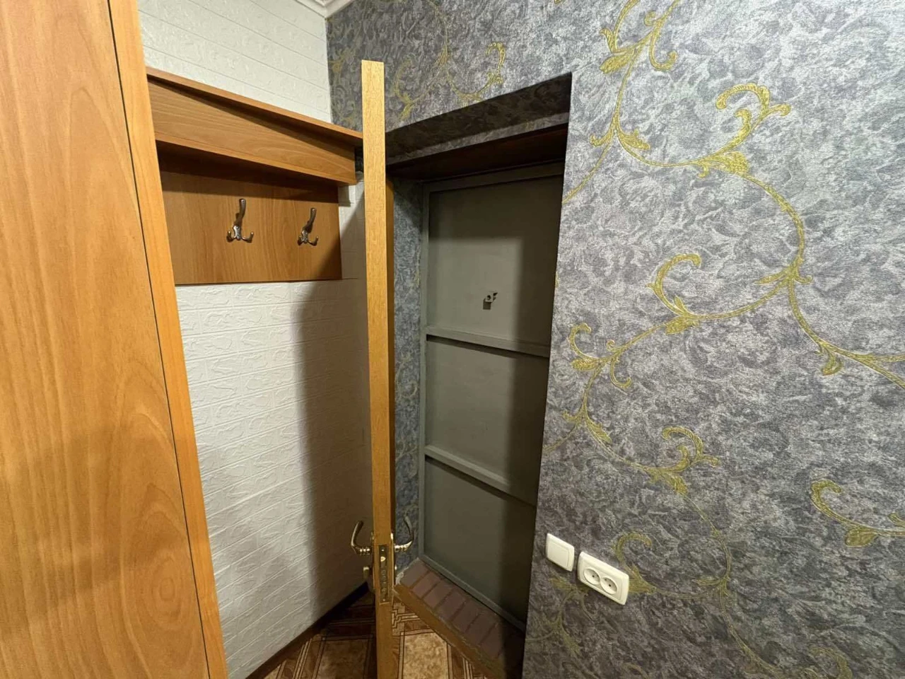 2-room apartment with autonomous gas heating, left bank