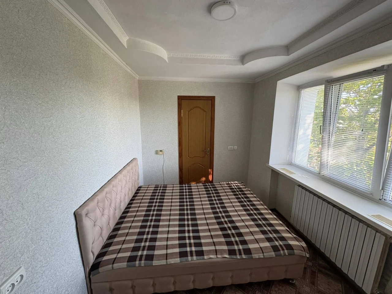 2-room apartment with autonomous gas heating, left bank