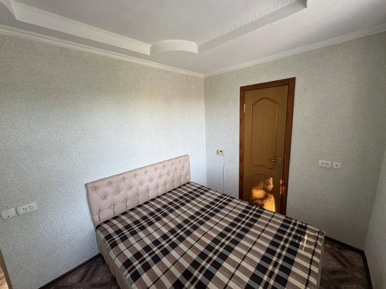 2-room apartment with autonomous gas heating, left bank