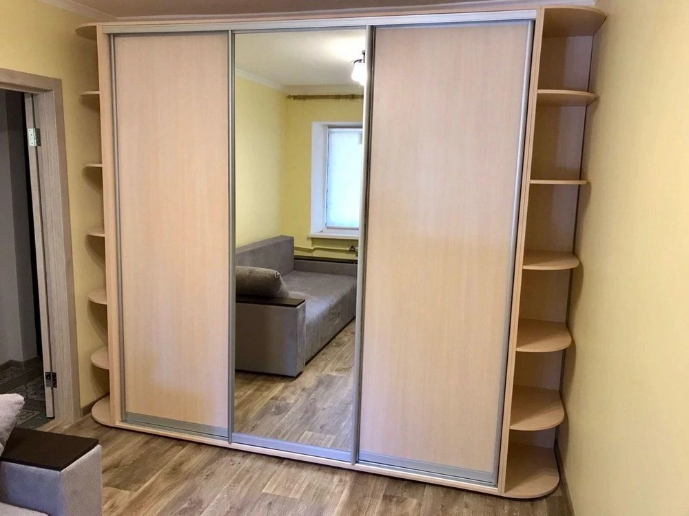 Продам 2 комнатную возле моря, ул. Лузановская