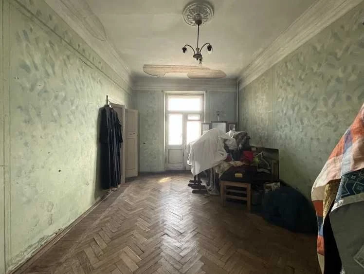 For Sale: Central 3-room Apartment – Stalinka – Poltavsky Shlyak