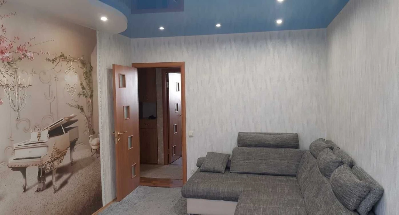 3-room apartment for sale with renovated interior on Saltovke. Metro S