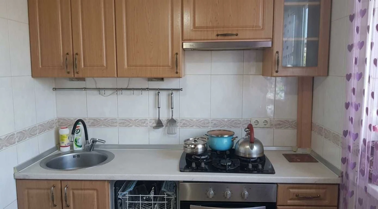 3-room apartment for sale with renovated interior on Saltovke. Metro S