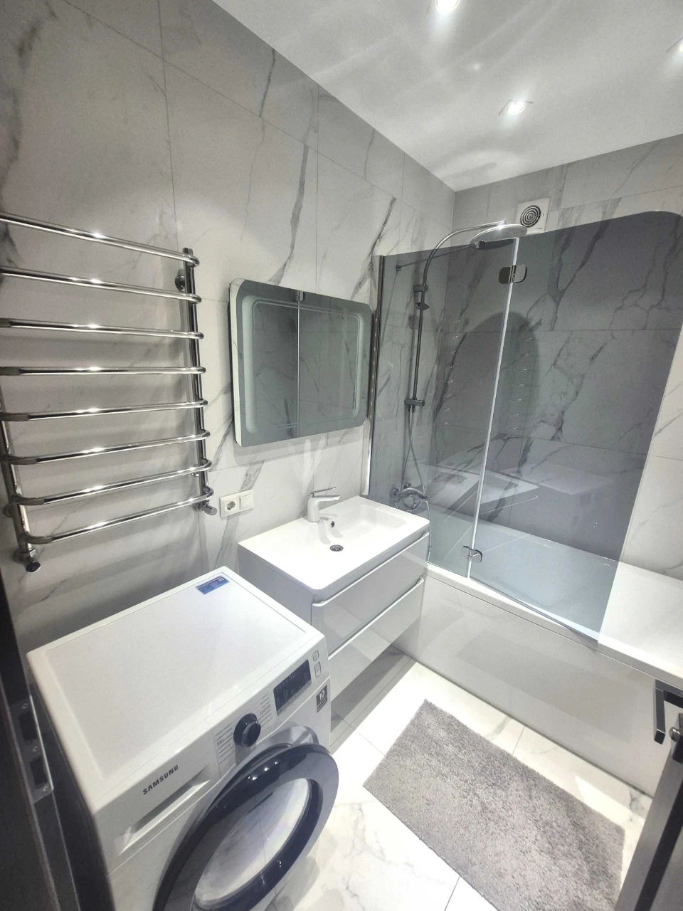 Modern apartment with renovation in a house near the lake. "HYDROPARK