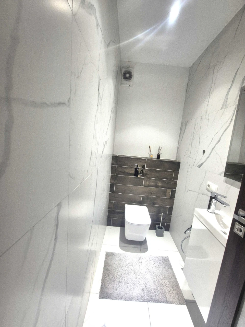 Modern apartment with renovation in a house near the lake. "HYDROPARK