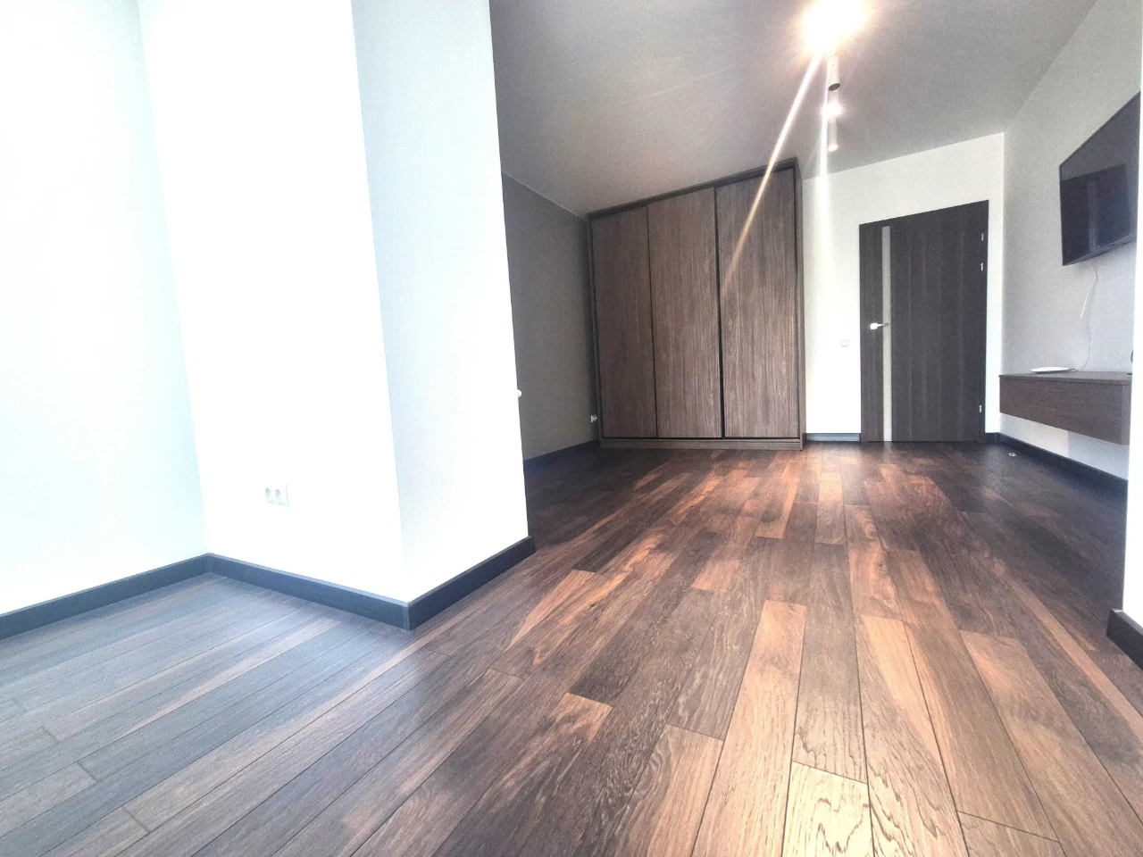 Modern apartment with renovation in a house near the lake. "HYDROPARK