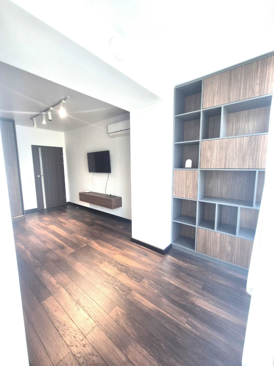 Modern apartment with renovation in a house near the lake. "HYDROPARK