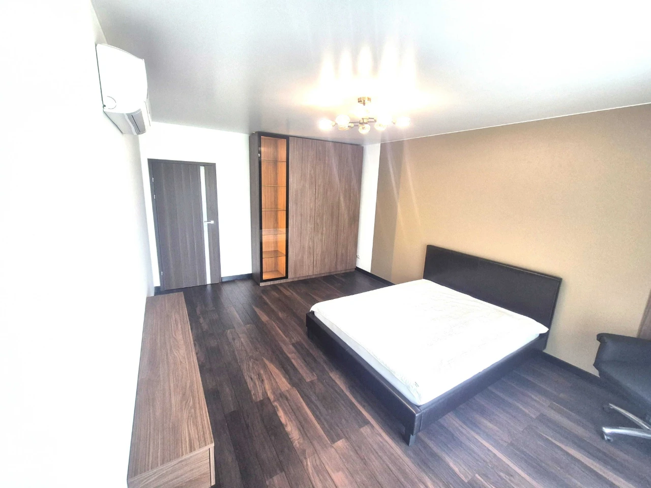 Modern apartment with renovation in a house near the lake. "HYDROPARK