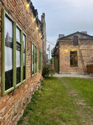 Продается часть дома с двором в центре Луцка