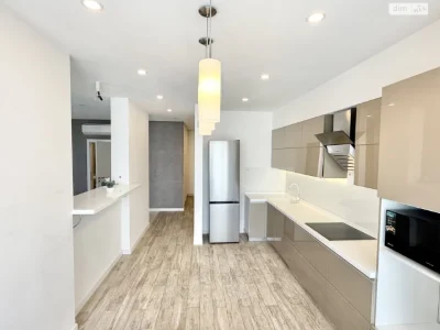 Long-Term Rental: Spacious 3-Bedroom Apartment in Solomyanka