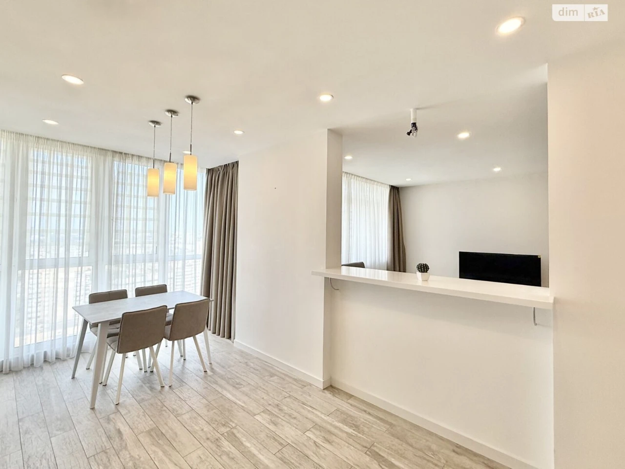 Long-Term Rental: Spacious 3-Bedroom Apartment in Solomyanka