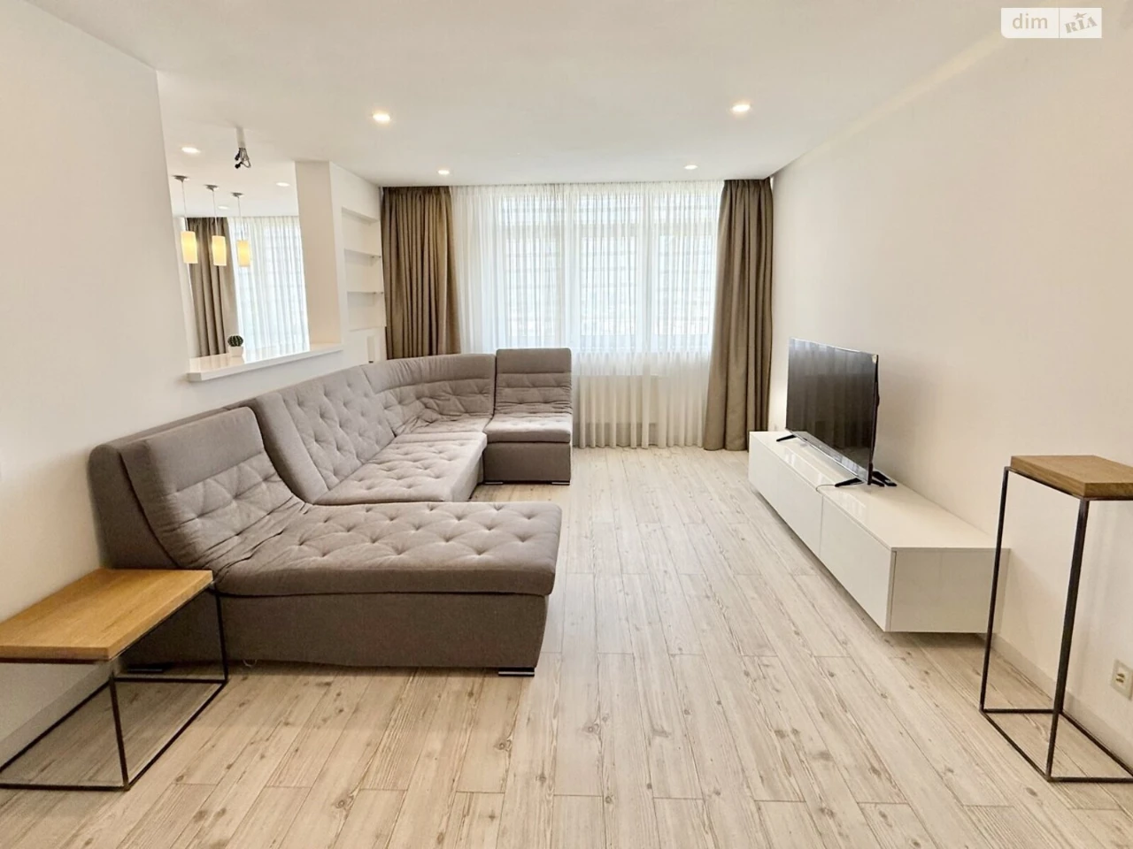 Long-Term Rental: Spacious 3-Bedroom Apartment in Solomyanka
