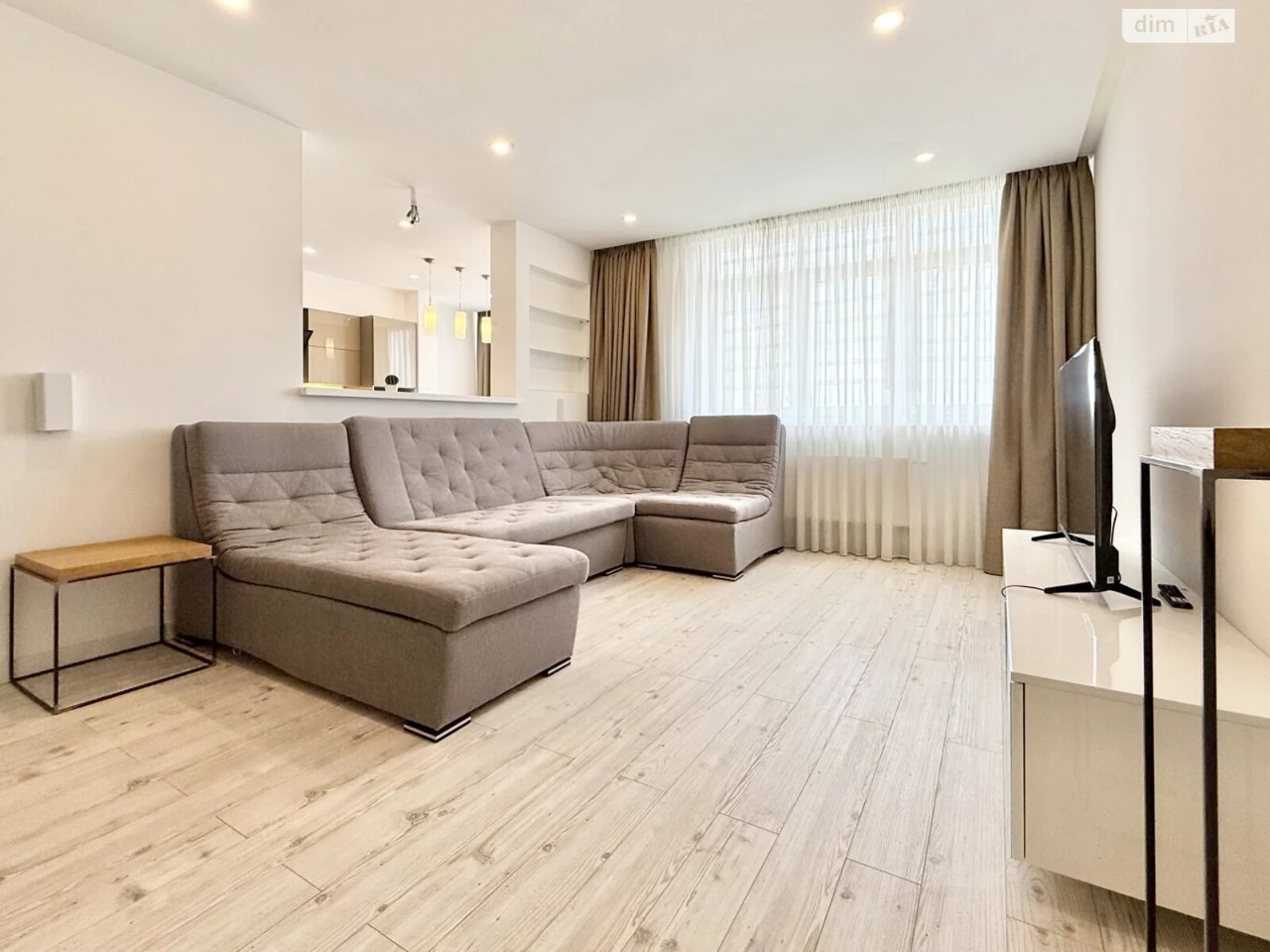 Long-Term Rental: Spacious 3-Bedroom Apartment in Solomyanka