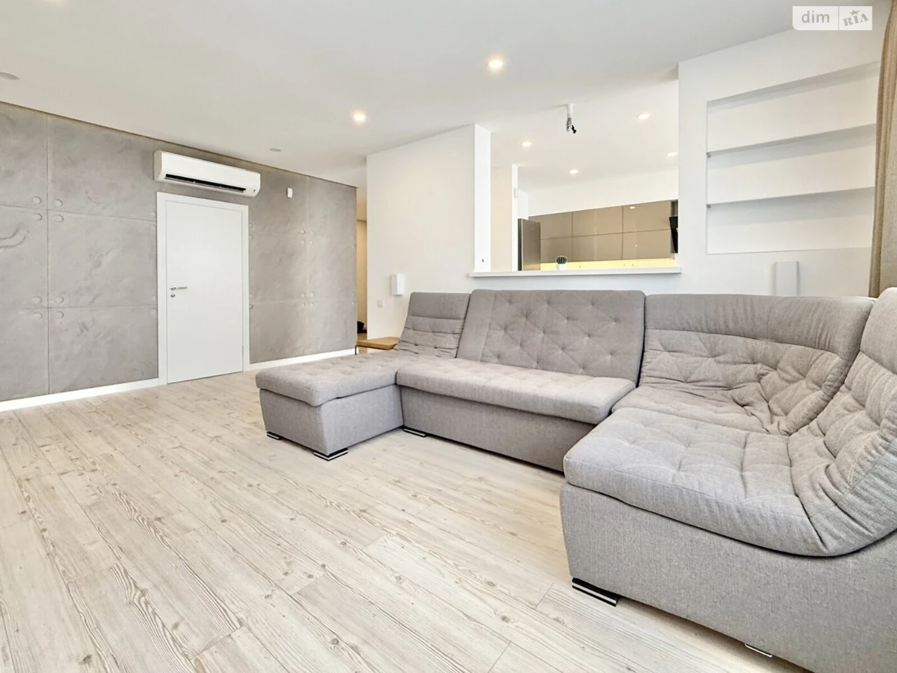 Long-Term Rental: Spacious 3-Bedroom Apartment in Solomyanka
