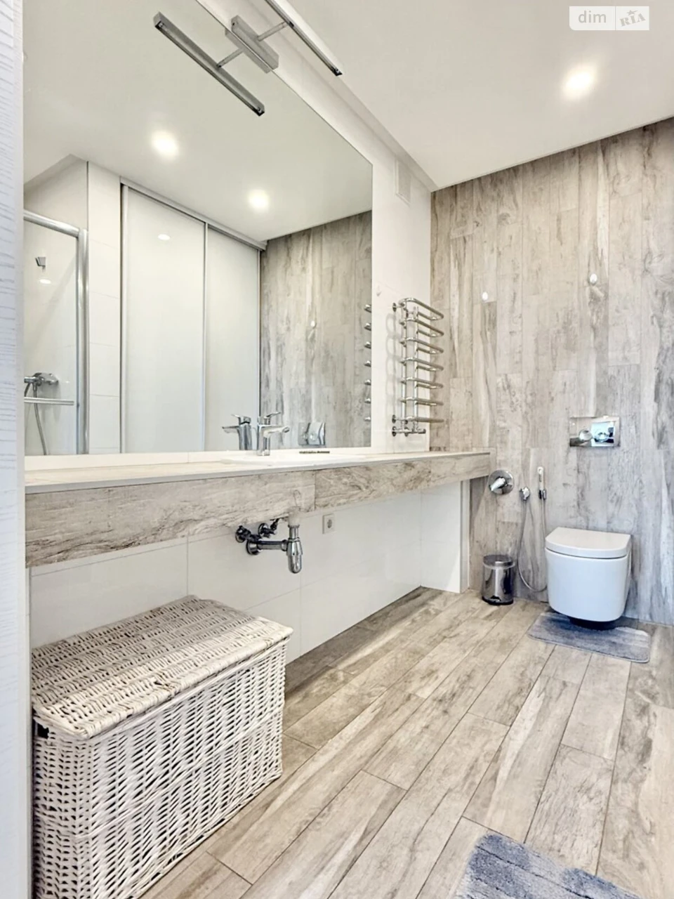 Long-Term Rental: Spacious 3-Bedroom Apartment in Solomyanka