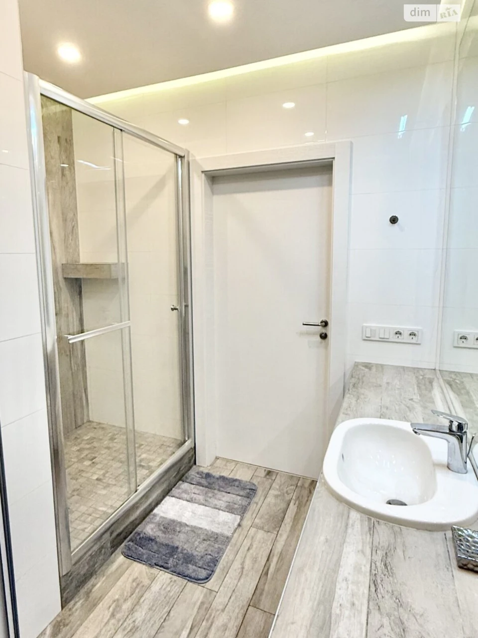 Long-Term Rental: Spacious 3-Bedroom Apartment in Solomyanka