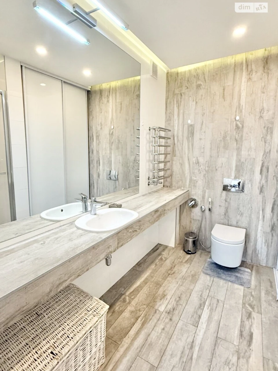 Long-Term Rental: Spacious 3-Bedroom Apartment in Solomyanka