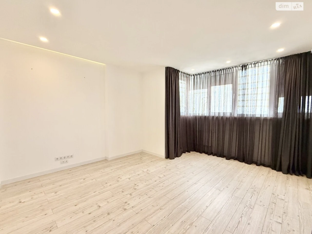 Long-Term Rental: Spacious 3-Bedroom Apartment in Solomyanka