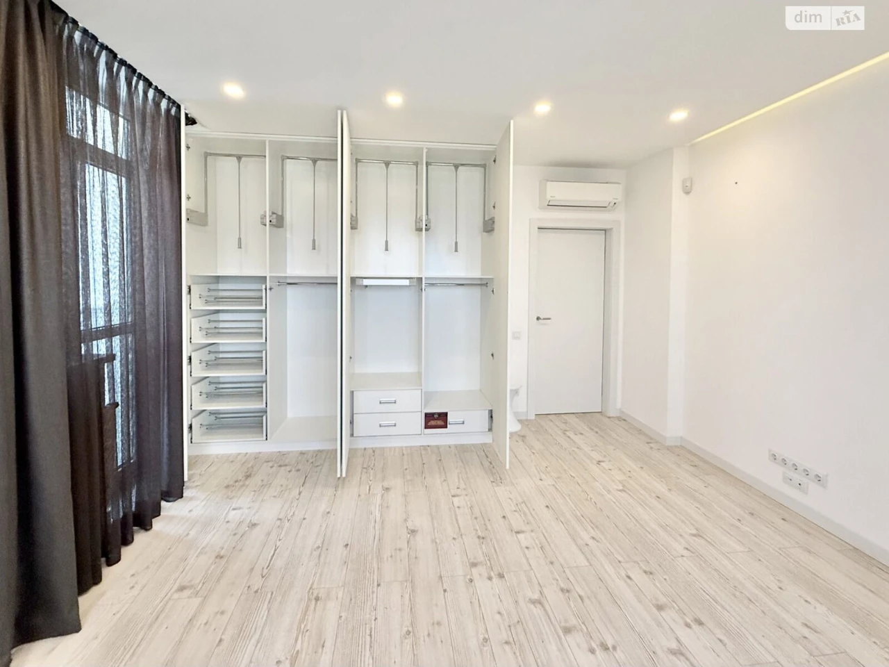 Long-Term Rental: Spacious 3-Bedroom Apartment in Solomyanka