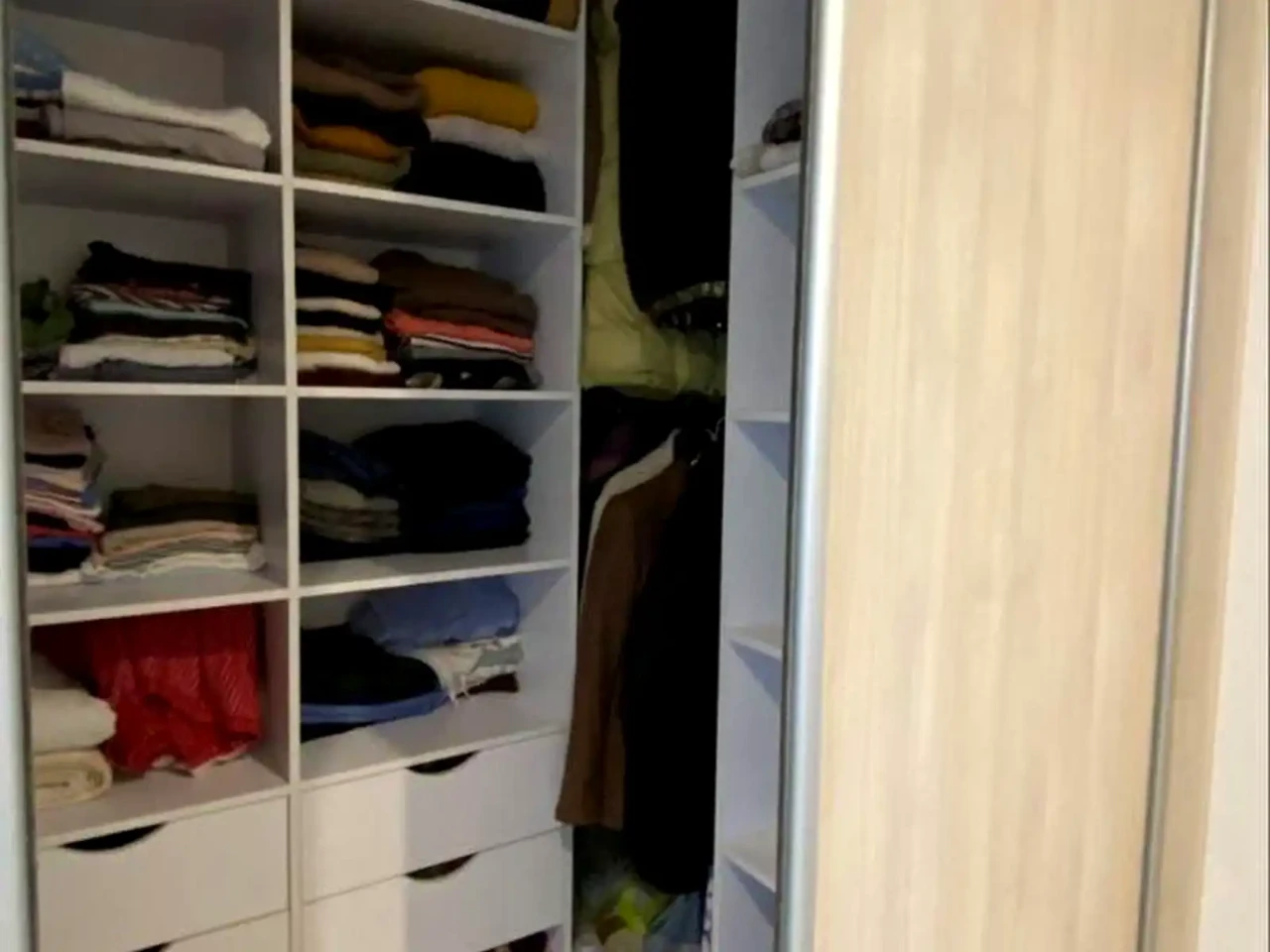 Apartment for rent - 1 room, 40 m² on the 27th/29th floor