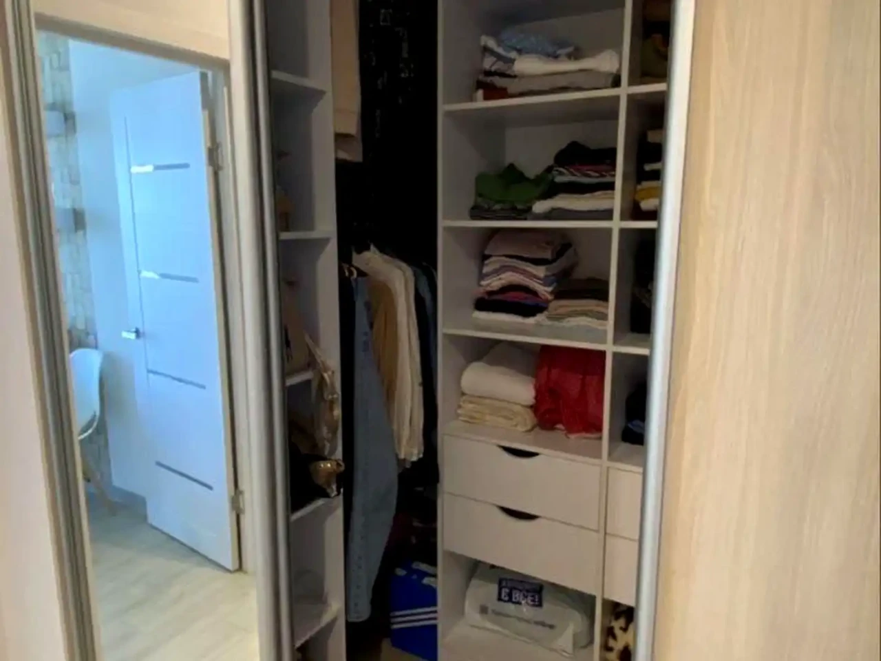 Apartment for rent - 1 room, 40 m² on the 27th/29th floor