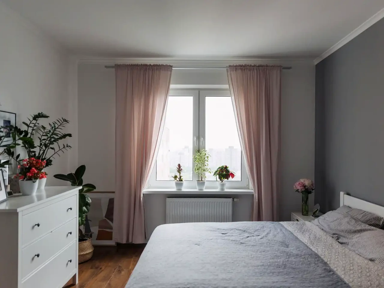 Apartment for Rent, 1-bedroom, 49 m² on the 25th floor.