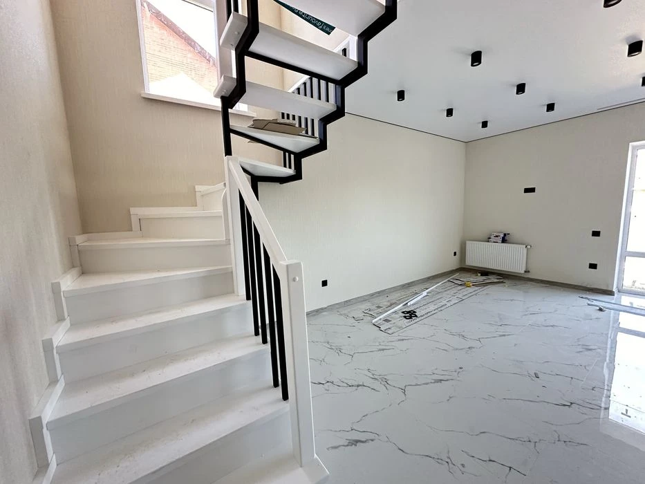 Продам Будинок /Дуплекс з Ремонтом 105 кв.м. 4 кімнати 3 сот