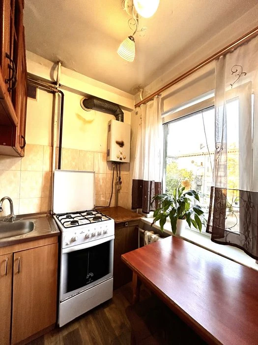 Продам 1 кімн. Квартиру 12 квартал!