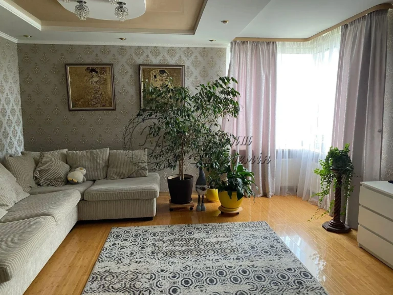 Sale of a 3-bedroom apartment at Chokolivsky Bulvari, 42A