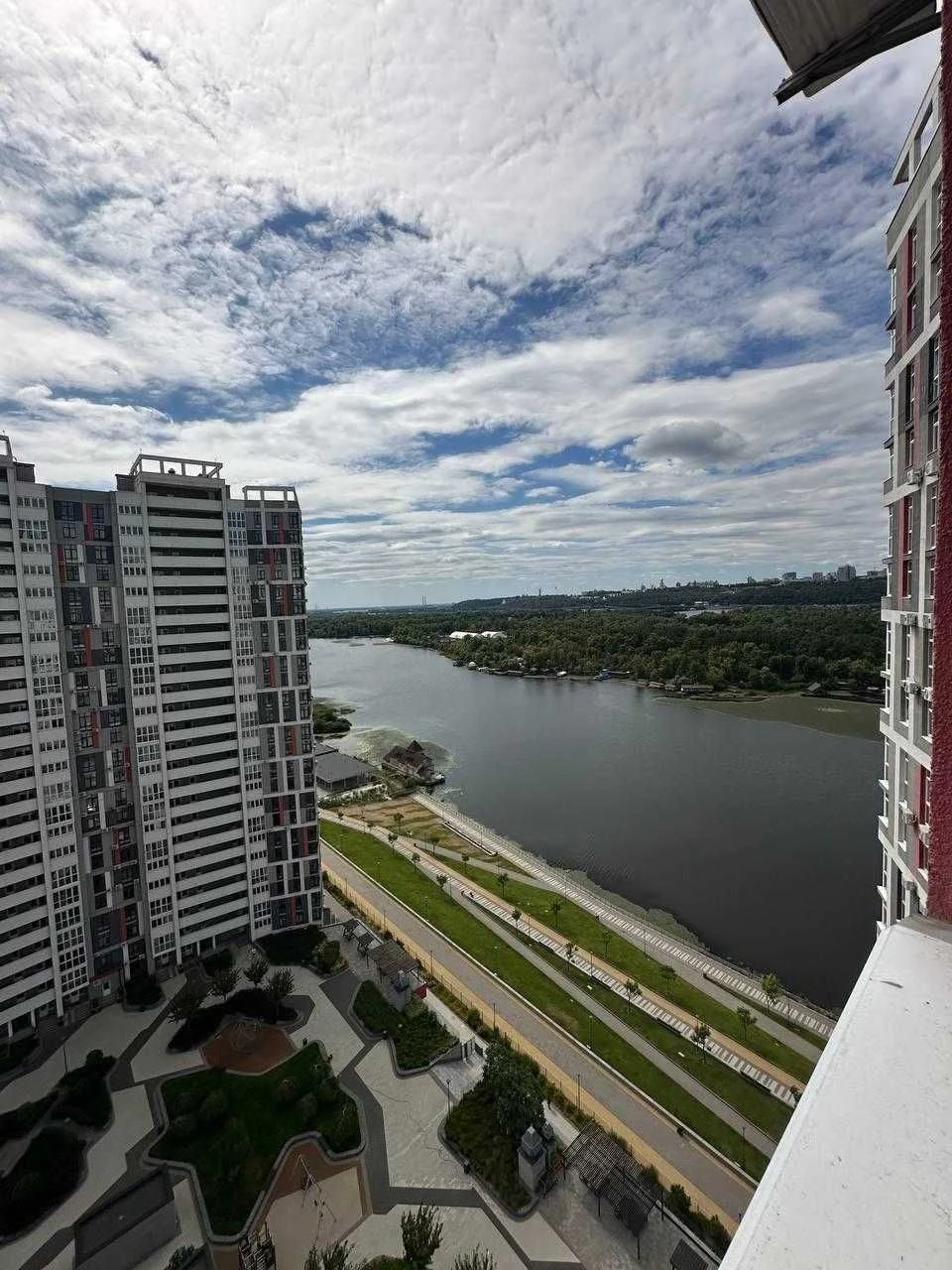 Видова 1-к квартира 52 м² з видом на Дніпро у ЖК «Русанівськ
