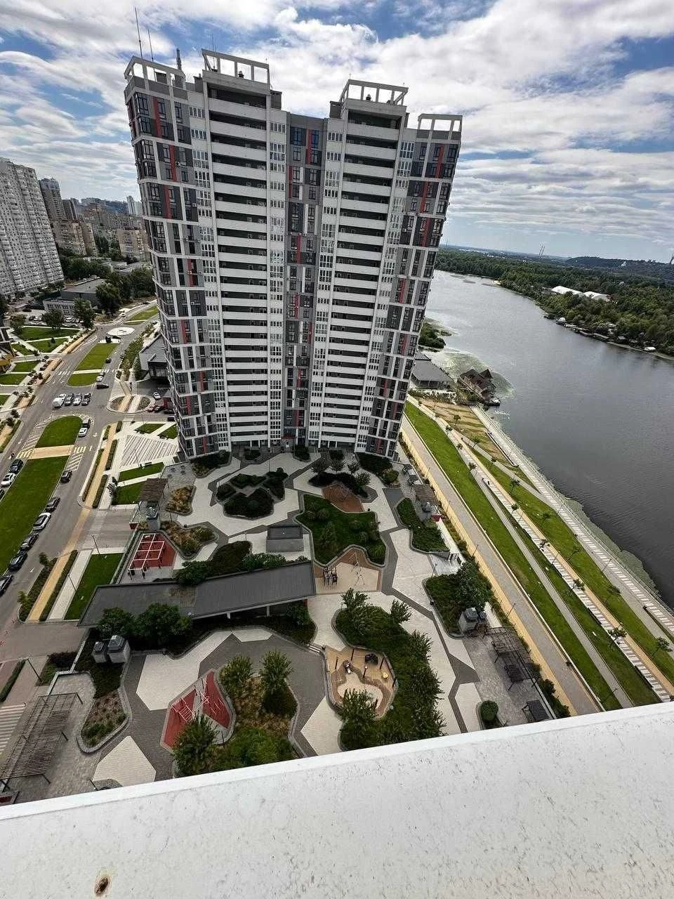 Видова 1-к квартира 52 м² з видом на Дніпро у ЖК «Русанівськ