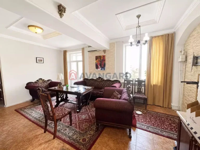 For Sale 3-bedroom apartment near Шевchenko Park