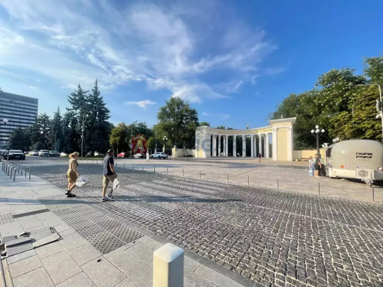 Продается трехкомнатная квартира в парке Шевченко