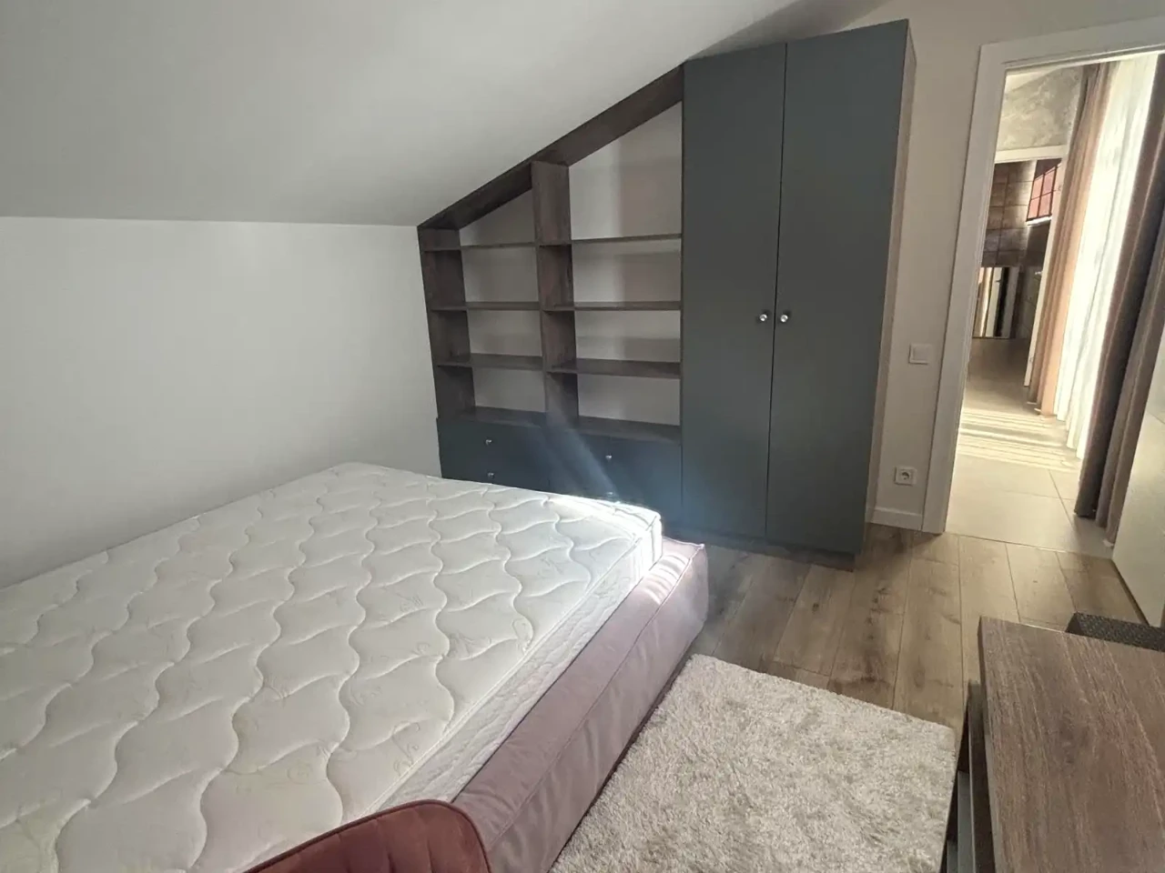 Rent a House 240 sq m 5 acres