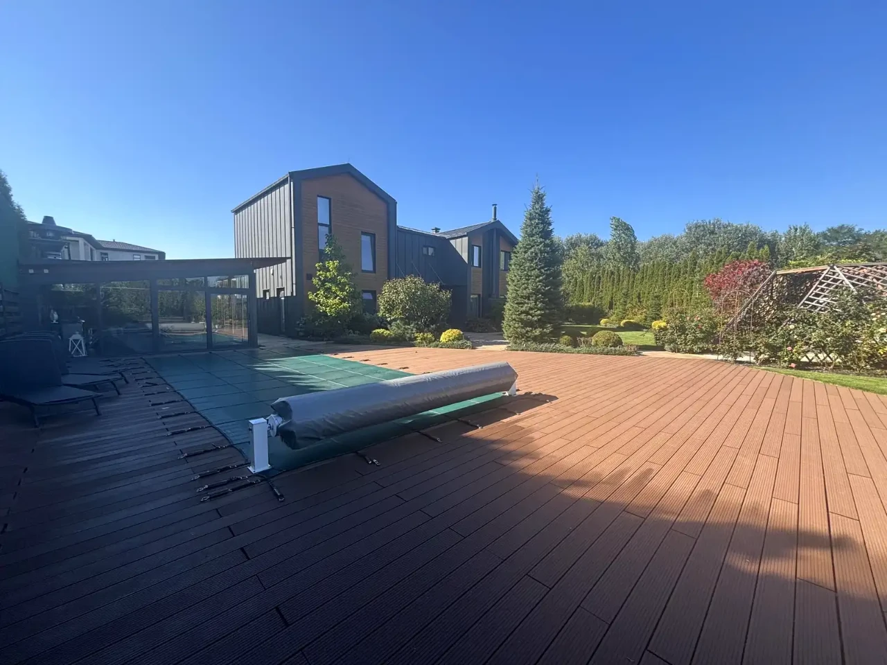 Rent a 290 m² 14 sot house