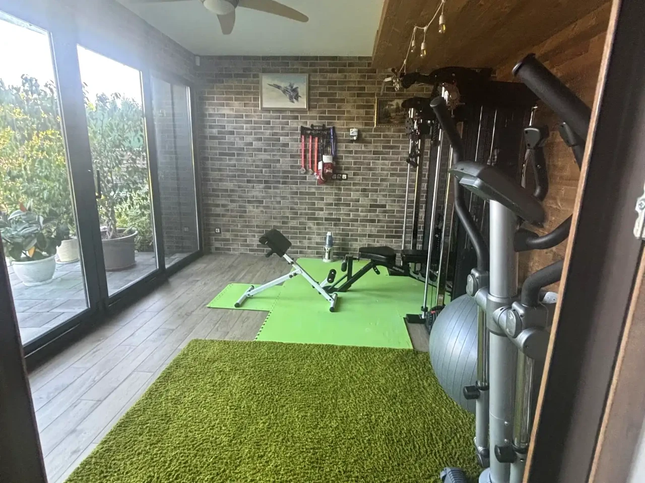 Rent a 290 m² 14 sot house