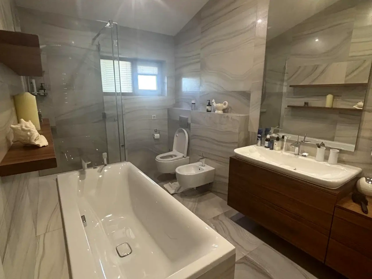 Rent a 290 m² 14 sot house
