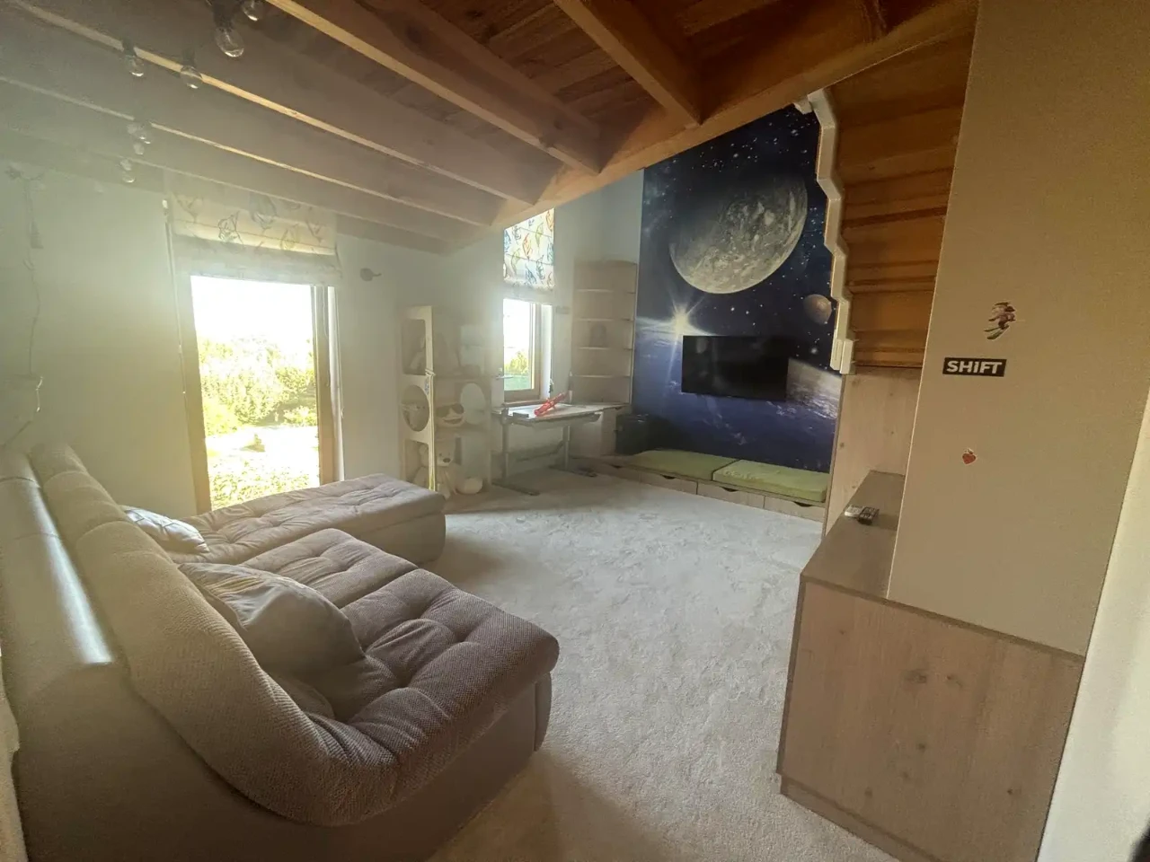Rent a 290 m² 14 sot house