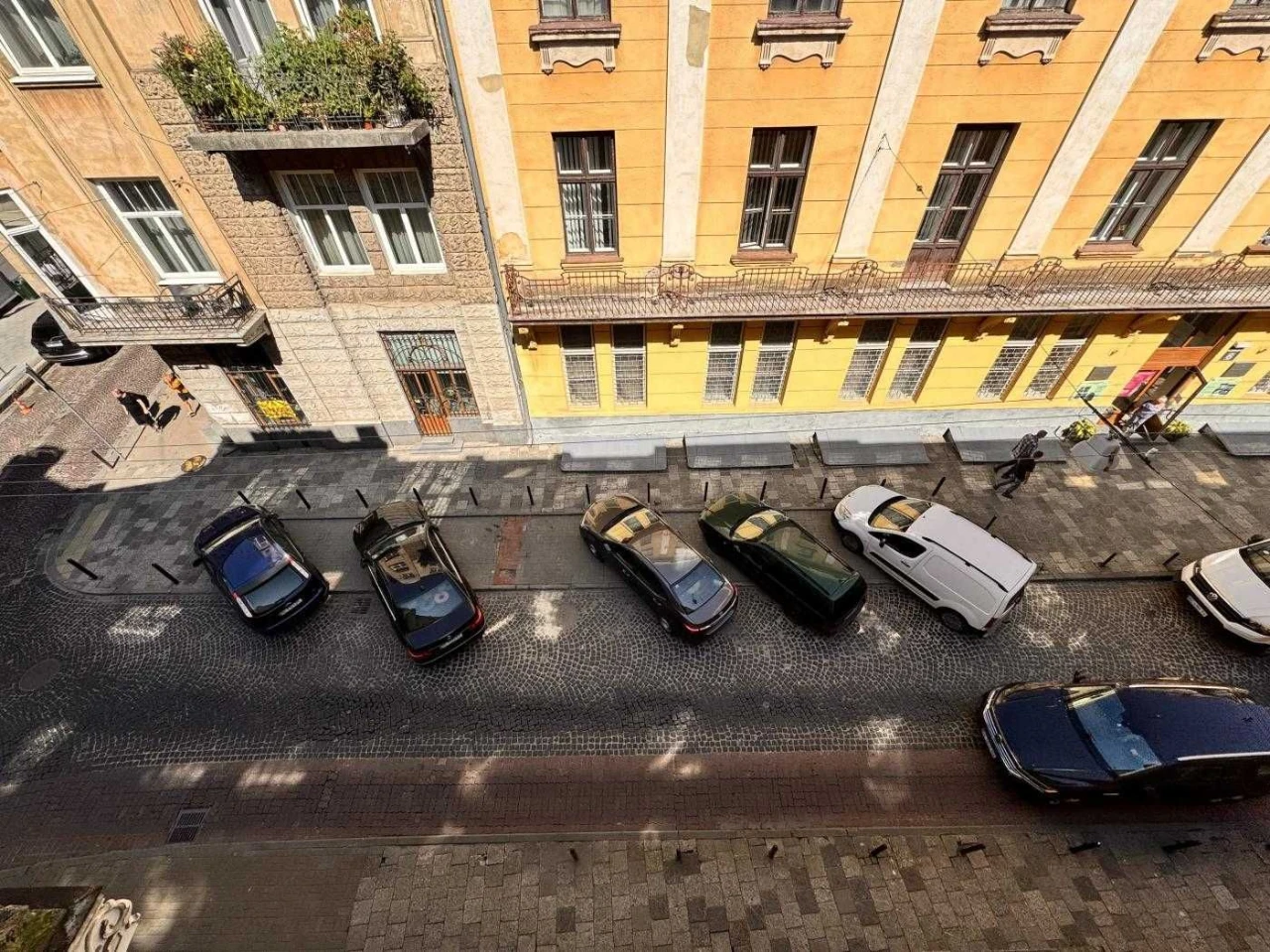 Продаж австрійської будівлі в центрі Львова, вул. Вороного,