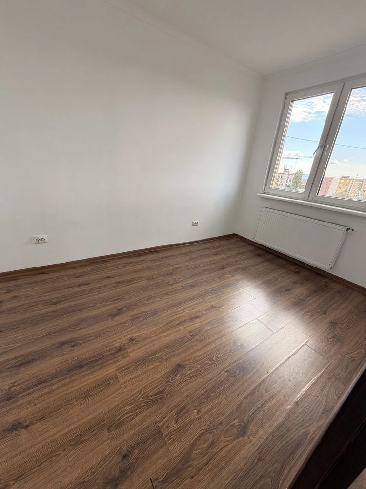 Uzhgorod. 4-room apartment on street