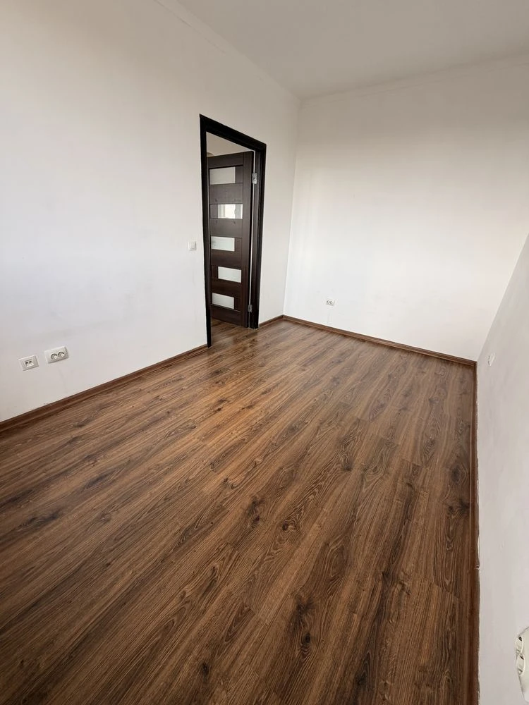 Uzhgorod. 4-room apartment on street