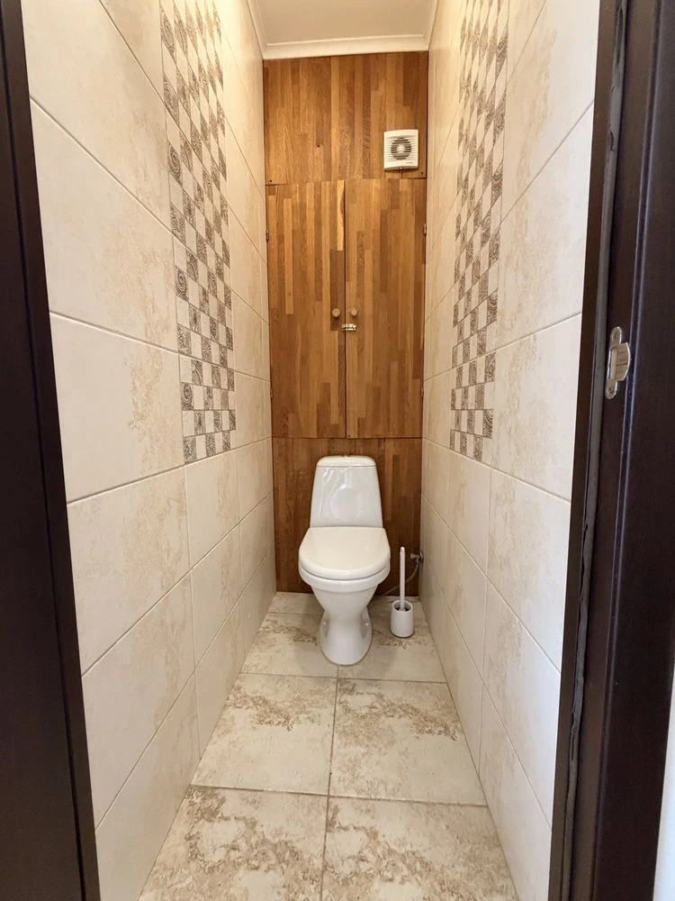 Uzhgorod. 4-room apartment on street