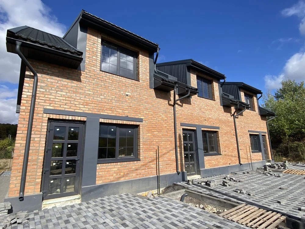 Sale of a modern compact cottage