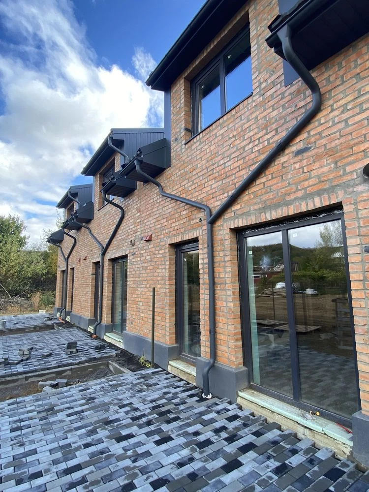 Sale of a modern compact cottage